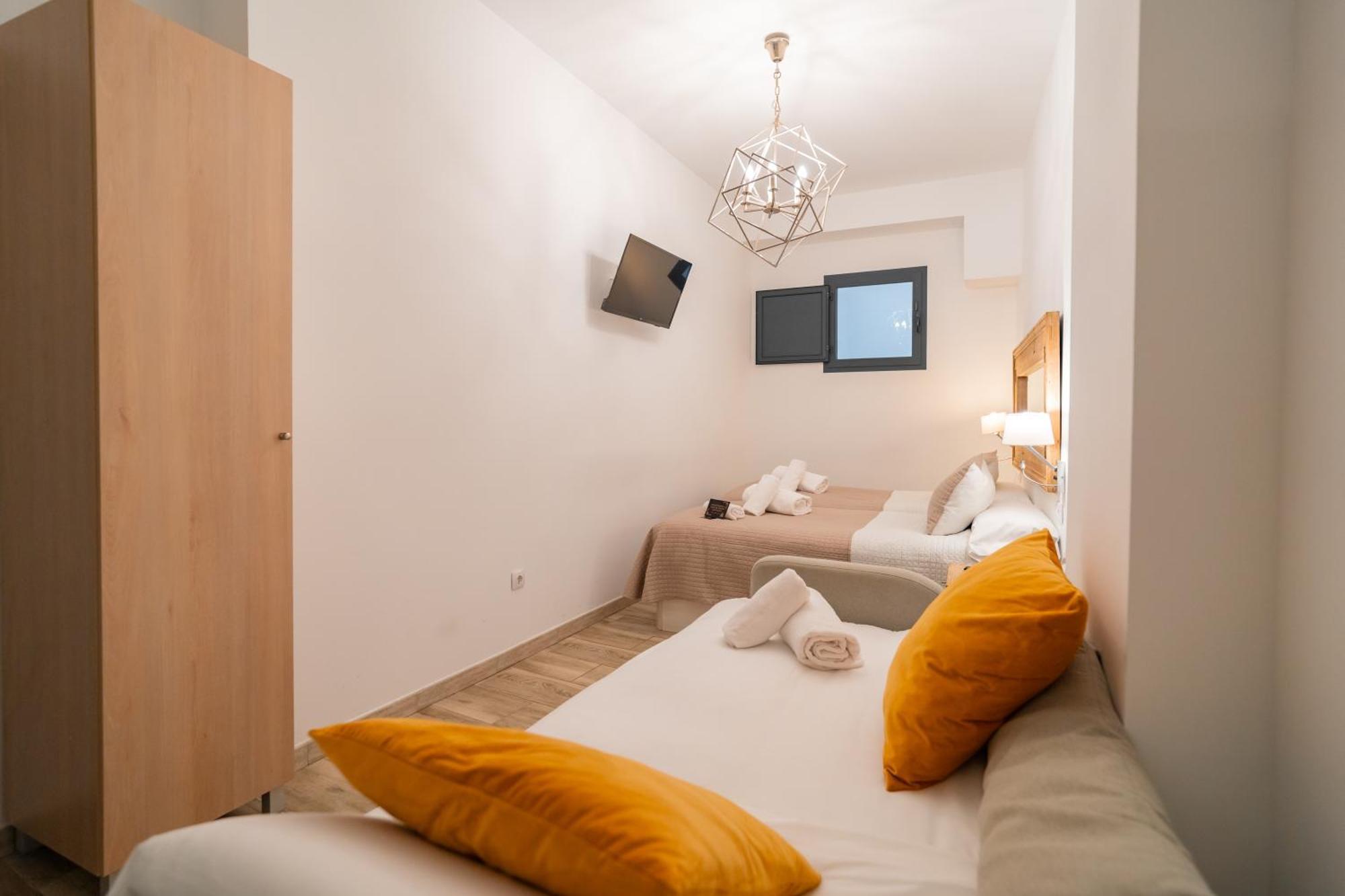 Camera Matrimoniale con Letto Supplementare